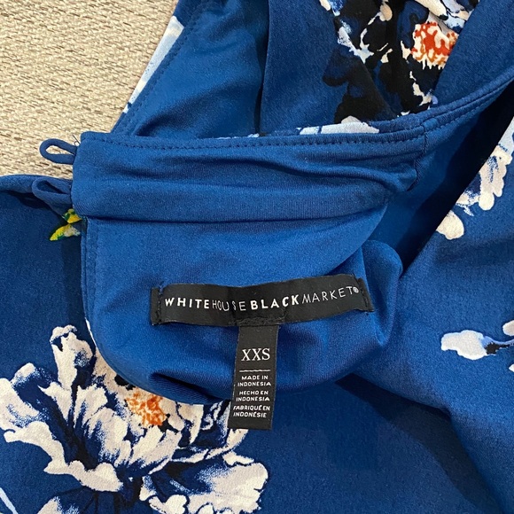 WHBM Blue Sleeveless Floral Blouse - Picture 6 of 6